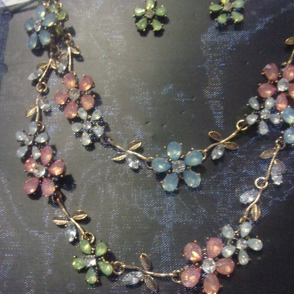 Necklace & earring set